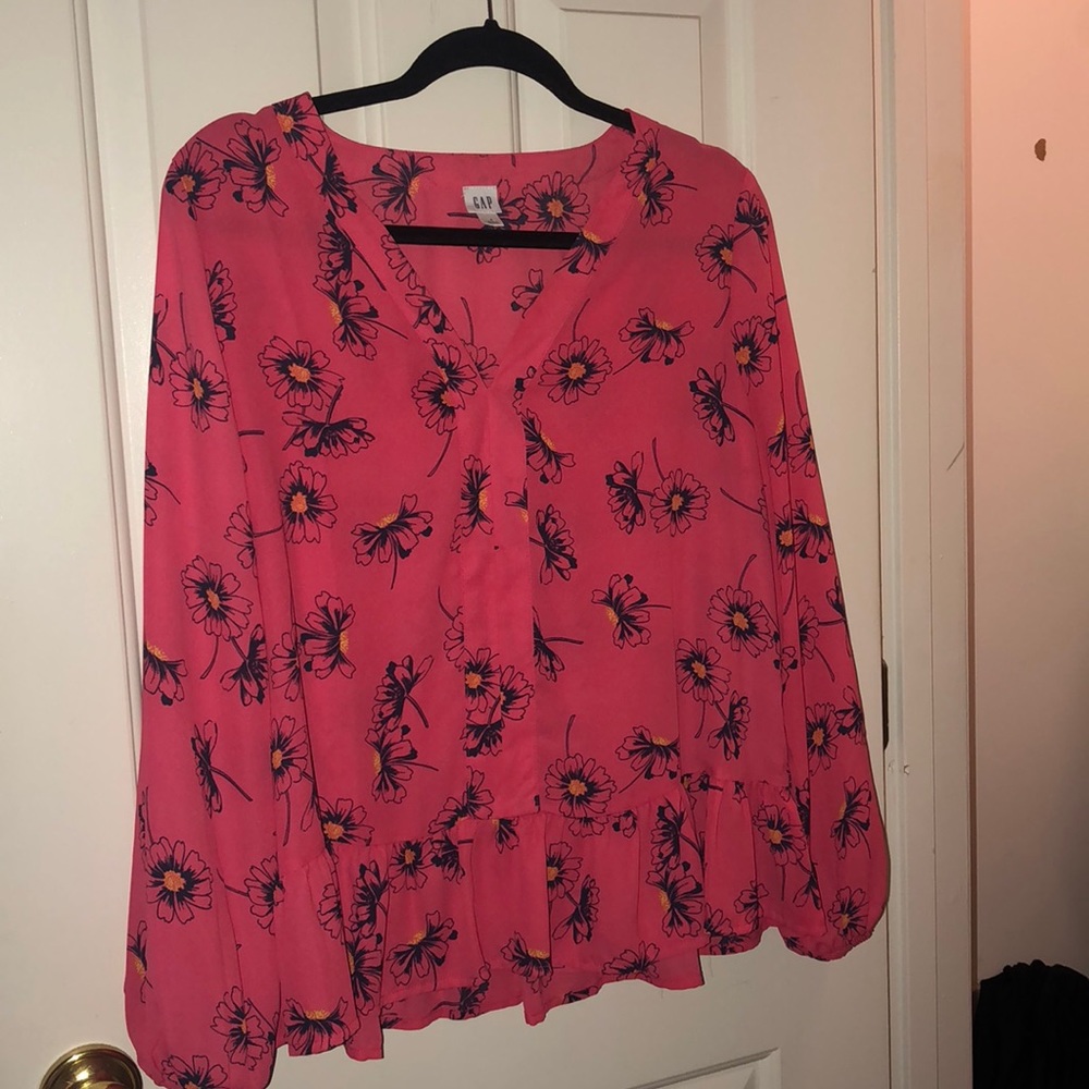 Gap blouse. Peplum bottom, elastic long sleeve
